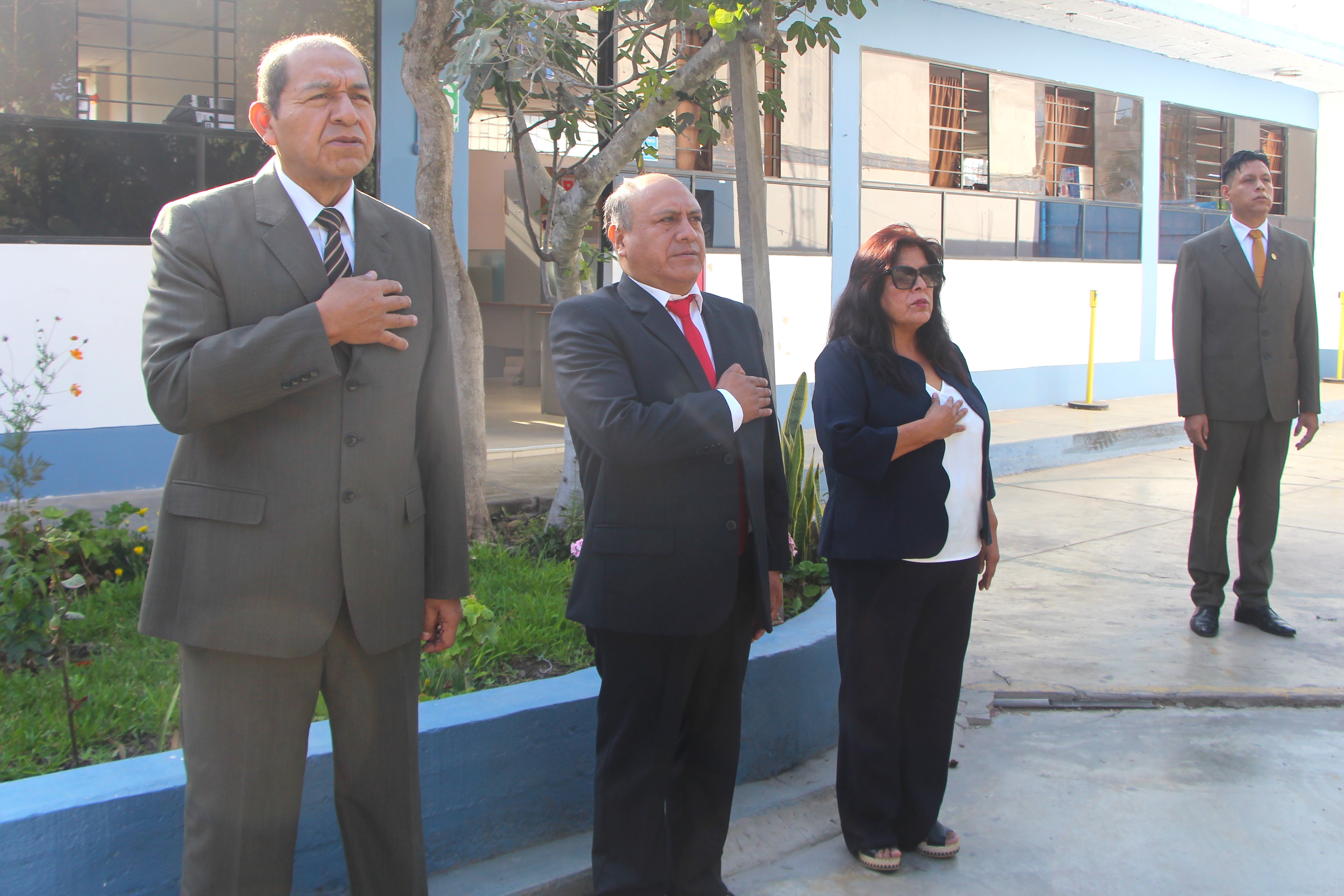 Izamiento de bandera en la UGEL N° 10 de Huaral (20/04/2026